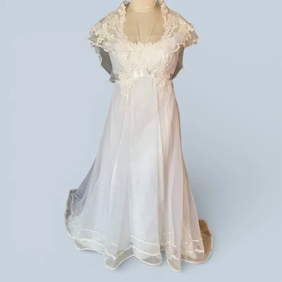 Vintage 1970s Romantic Empire Waist Union Made  White Wedding Gown Size 12 Boho - Picture 6 of 16